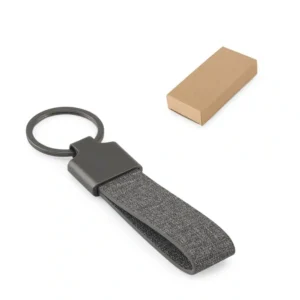 RAVEN. Chaveiro em metal e pet 30% reciclado